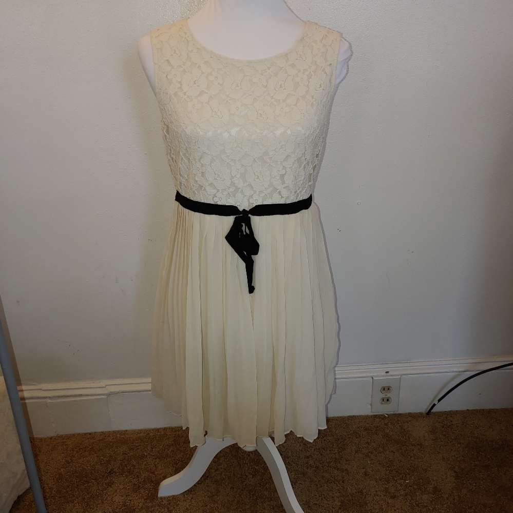 White lace/ruffle forever 21 dress size Large